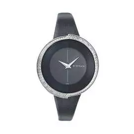 Стальные часы c сваровски