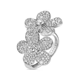 Золотое кольцо c бриллиантами