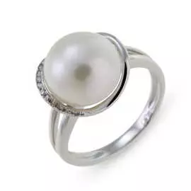 Золотое кольцо c бриллиантами и жемчугом