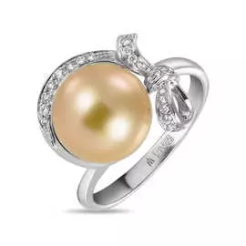 Золотое кольцо c бриллиантами и жемчугом