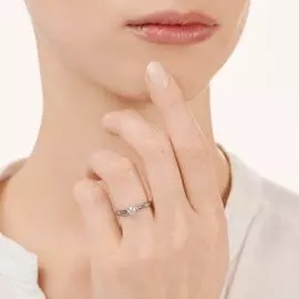 Золотое кольцо c бриллиантом