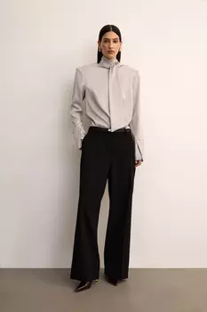 Блуза с объемными плечами