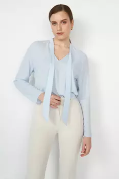 Блузка с бантом