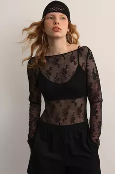 Боди из кружева с вырезом лодочка