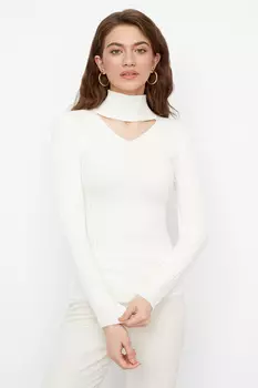 Джемпер с вырезом и стойкой