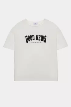 Футболка с черным принтом "GOOD NEWS"