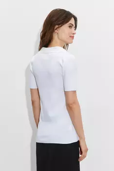 Футболка с отложным воротником