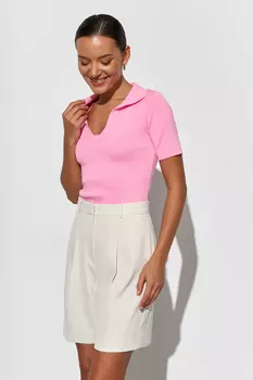 Футболка с отложным воротником