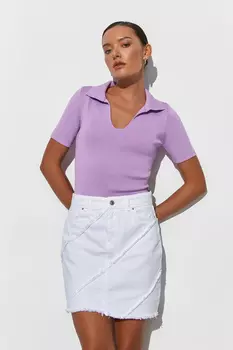 Футболка с отложным воротником