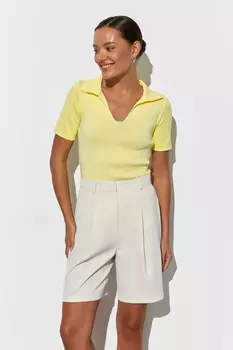 Футболка с отложным воротником