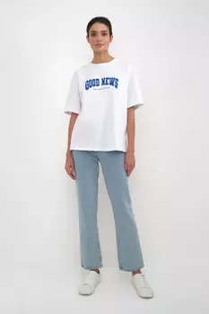 Футболка с синим принтом "GOOD NEWS"
