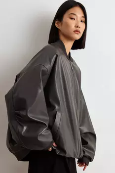 Куртка из эко-кожи с рельефами