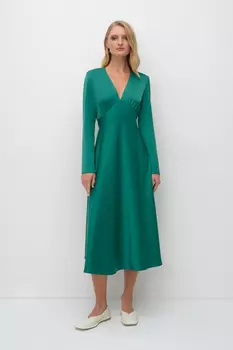 Платье из атласа с V-образным вырезом