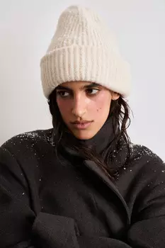 Шапка вязаная в рубчик