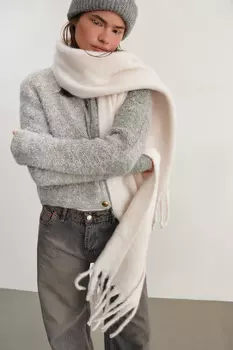 Шарф пушистый с бахромой