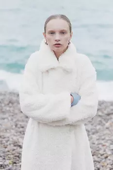 Шуба двубортная из кучерявого экомеха