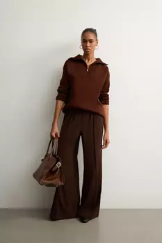 Свитер с воротником стойка и замком