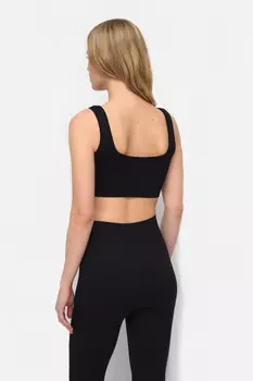 Топ на широких бретелях