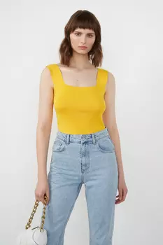 Топ на широких бретелях