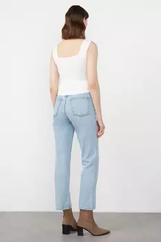 Топ на широких бретелях