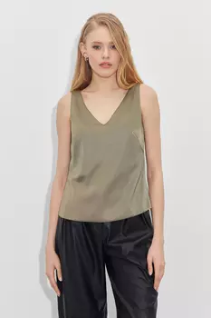 Топ с V-образным вырезом