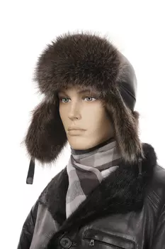 Шапка мужская из натуральной кожи с енотом