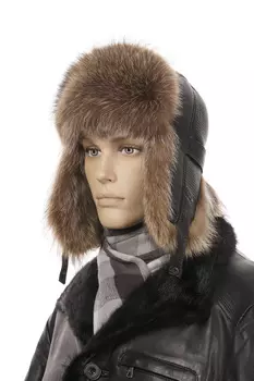 Шапка мужская из натуральной кожи с енотом