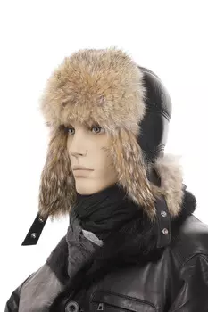 Шапка мужская из натуральной кожи с койотом