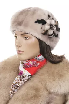 Шапка женская из мутона