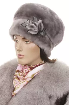 Шапка женская из мутона