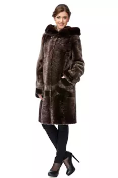 Шуба из мутона с капюшоном, отделка норка