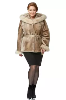 Шуба из мутона с капюшоном, отделка песец
