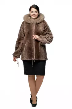 Шуба из мутона с капюшоном, отделка песец