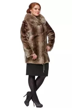Шуба из мутона с воротником, отделка енот