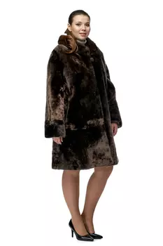 Шуба из мутона с воротником, отделка норка