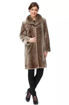 Шуба из мутона с воротником, отделка норка