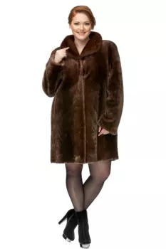 Шуба из мутона с воротником, отделка норка