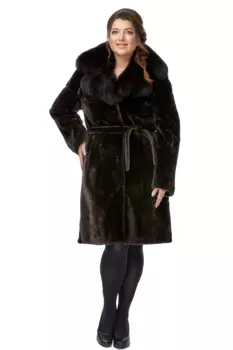 Шуба из мутона с воротником, отделка песец