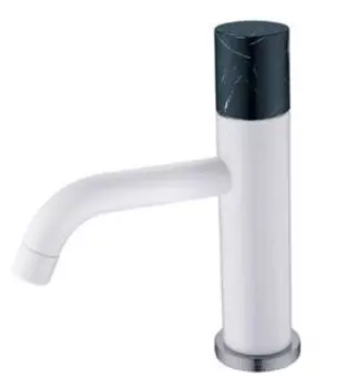 Смеситель Boheme Stick 121-W-MR-BLACK для раковины, white