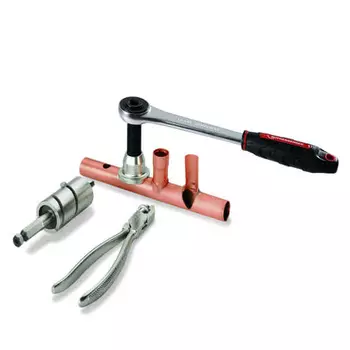 Отбортовщик, к-т в метал.ящике, храповик, спец.сверло и клещи, крюки 12-15-18-22-28 мм. арт. 22103