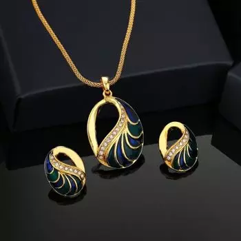 Estele Gold Plated Oval Designer Necklace Set with Crystals for Women