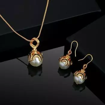Estele Pearl Gold Plated Elegant Pendant Set
