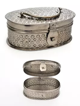 Металлическая овальная шкатулка с гравировкой маленькая, Никель, Iron Oval Box Nickel Small, произв. John Molly Decor&Gifts