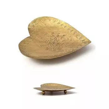 Металлическое блюдо в форме сердца с гравировкой малое, Латунь, Iron Heart Pillar Plate Brass Small, произв. John Molly Decor&Gifts