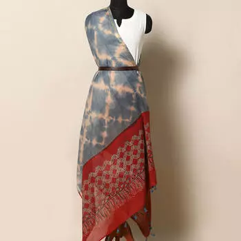 Накидка серая с красной каймой, Handblock Ajrak Print Shibori Cotton Dupatta Grey, произв. MYINDIA