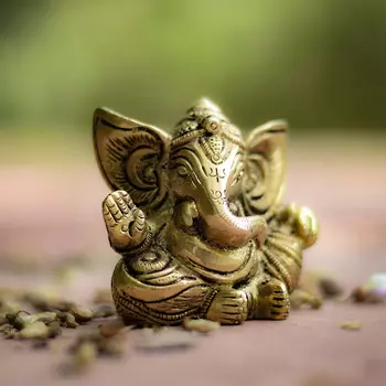 Однотонная статуэтка сидящего Ганеши, Monotone Sitting Ganesha Statue, Handmade