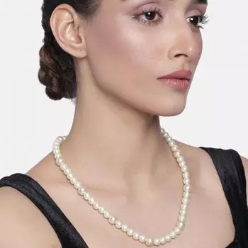 One Line Pearl Necklace