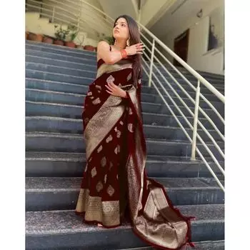 Шелковое сари Банараси с ткаными мотивами, Banarasi Soft Silk Saree with Woven Motifs, произв. AJIO