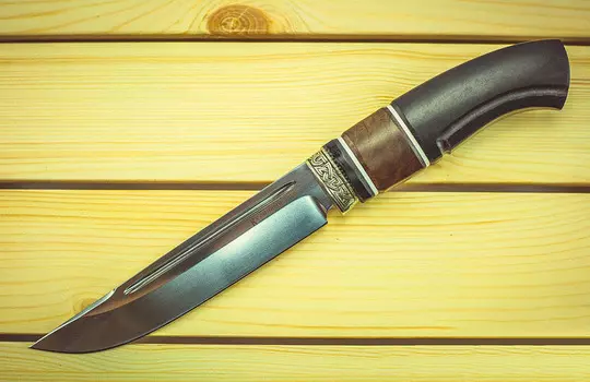 Нож Егерь сталь K340, рукоять граб, вставка из карельской березы