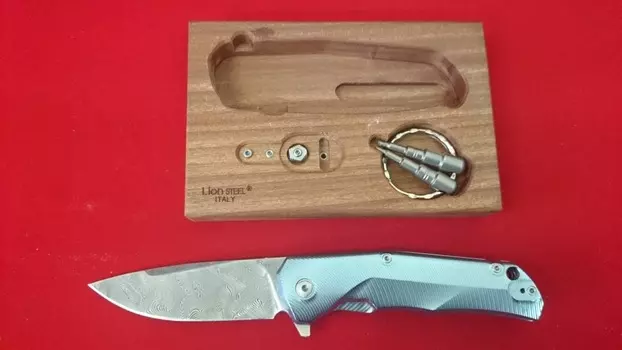 Нож складной T.R.E. BL - Three Rapid Exchange (IKBS® Flipper), Blue Titanium Handles, Damasteel® AB "Thor™" Pattern